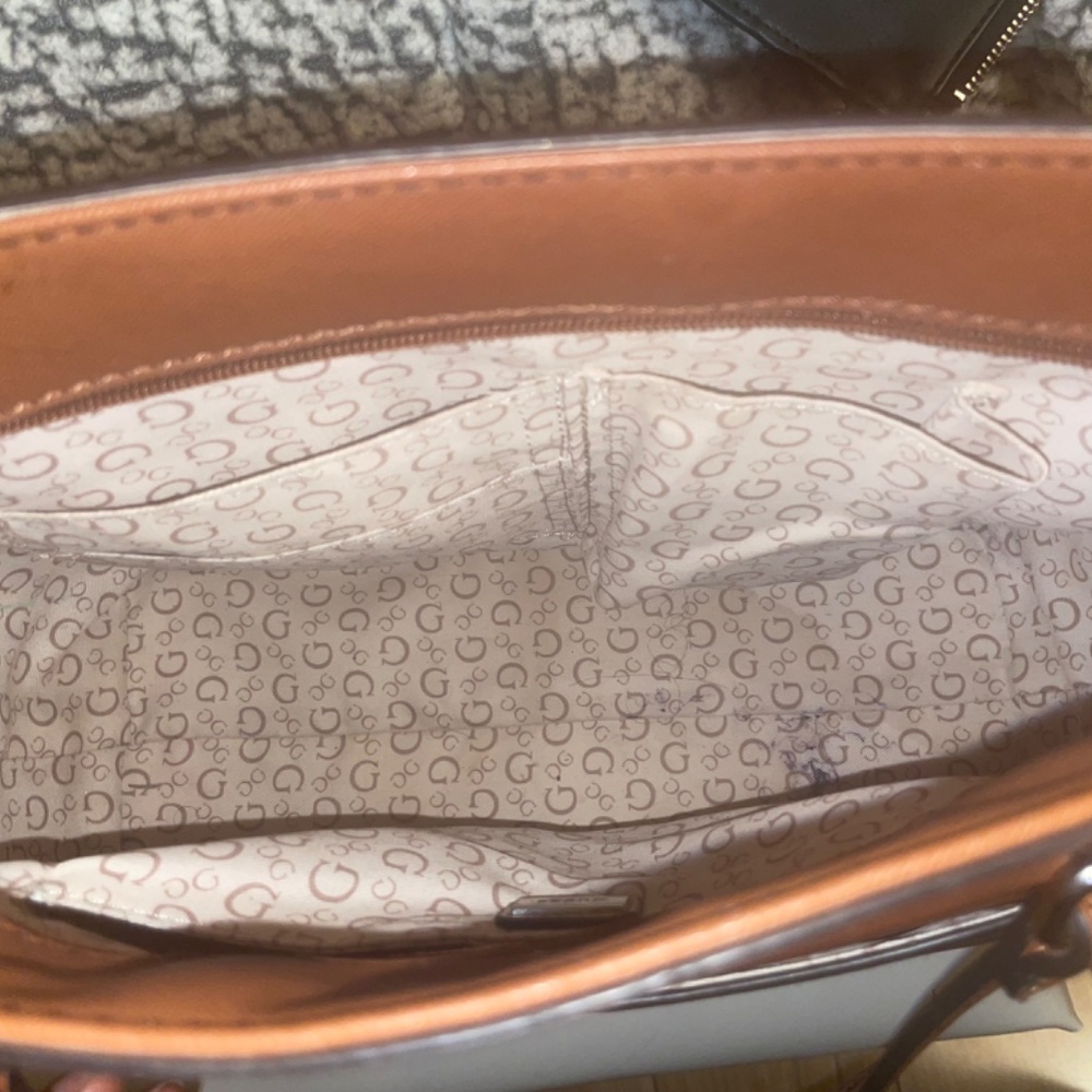 Guess Handbag - Picture 3 of 3
